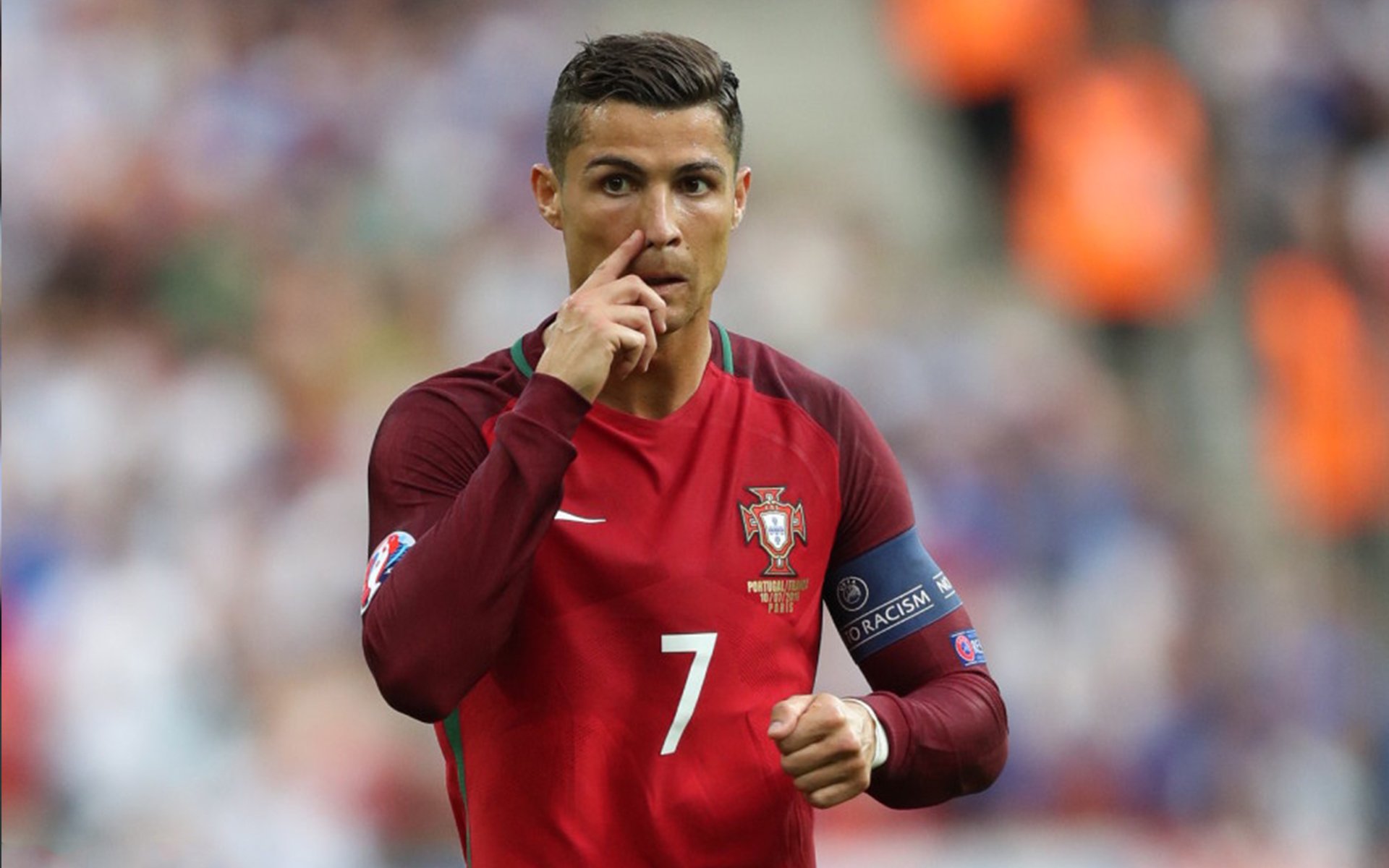 女子蝶泳赛场再现张雨霏风采，张雨霏晋级蝶泳决赛视频