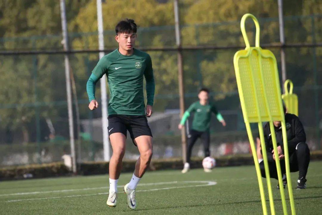 开云体育:中国足球国家队战术革新：适应国际趋势与发挥本土优势的简单介绍